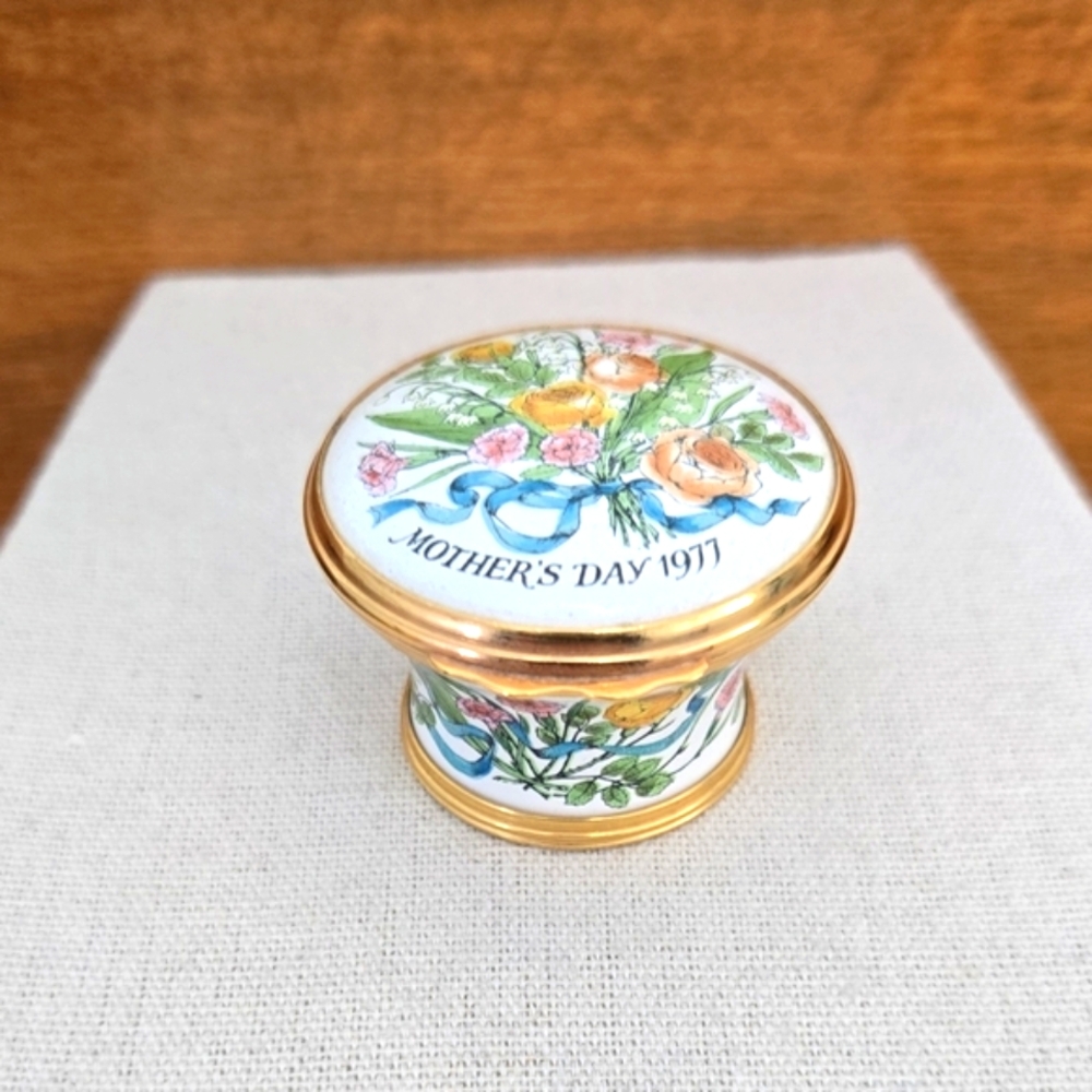 Halcyon Days Mother's Day 1977 Trinket Box